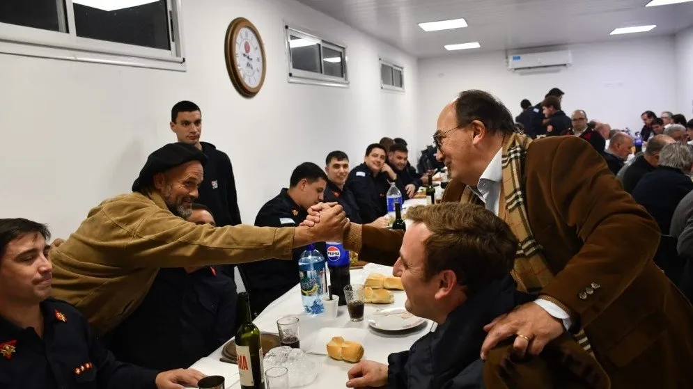 Cena por el Día de Bomberos 